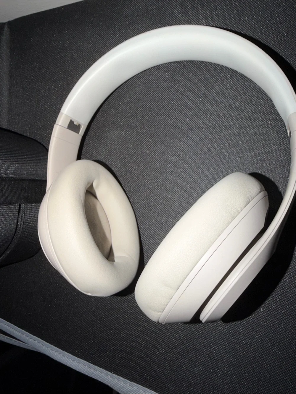 Beats by Dre sandstone noise charger